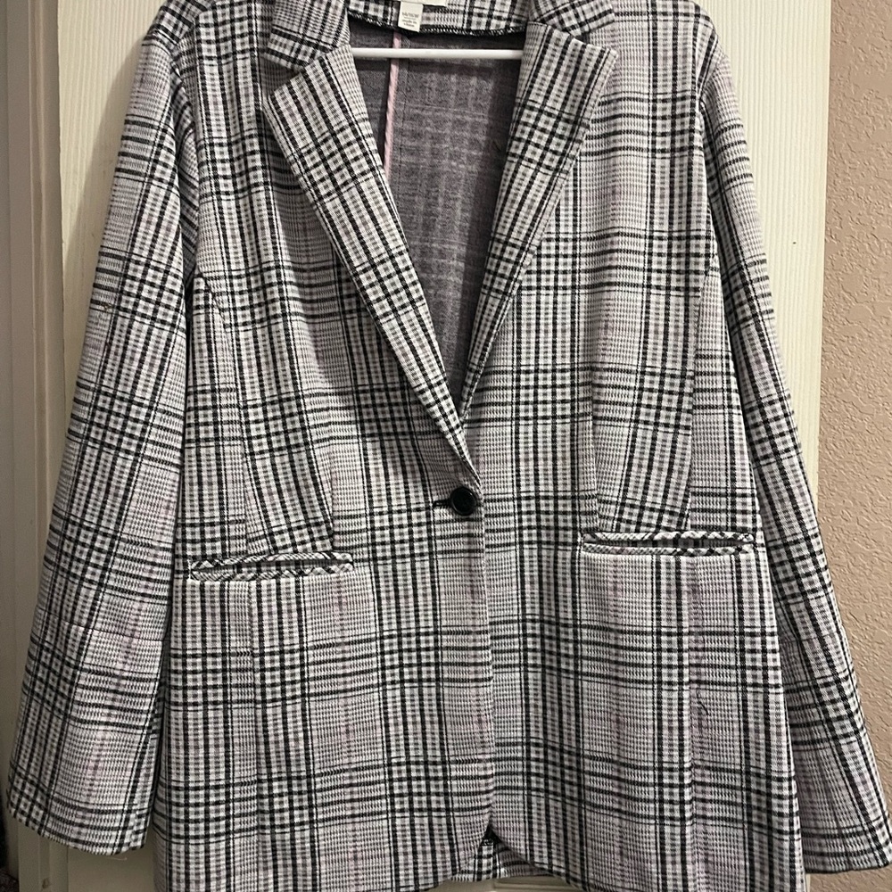 Elegant Checkered Women's Blazer